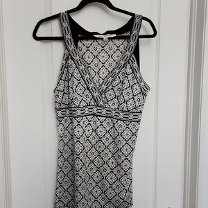 L Max Studio Black and White Patterned Sleeveless Top